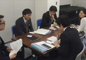研修で使用する教材