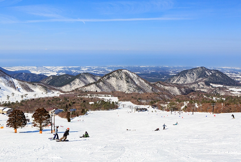 산인