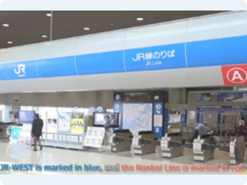 JR-WEST จะมีเครื่องหมายเป็นสีน้ำเงิน และสาย Nankai จะมีเครื่องหมายเป็นสีแดง