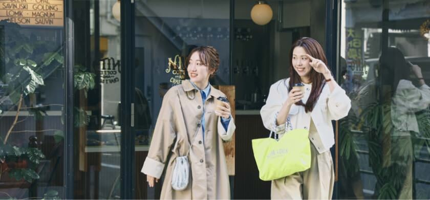 ���@NITO COFFEE AND CRAFT �ŃR�[�q�[���e�C�N�A�E�g����A�[�o�����T�[�`�X�^�b�t�̎ʐ^