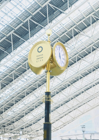 大阪 JR OSAKA STATION CITYの金時計の写真