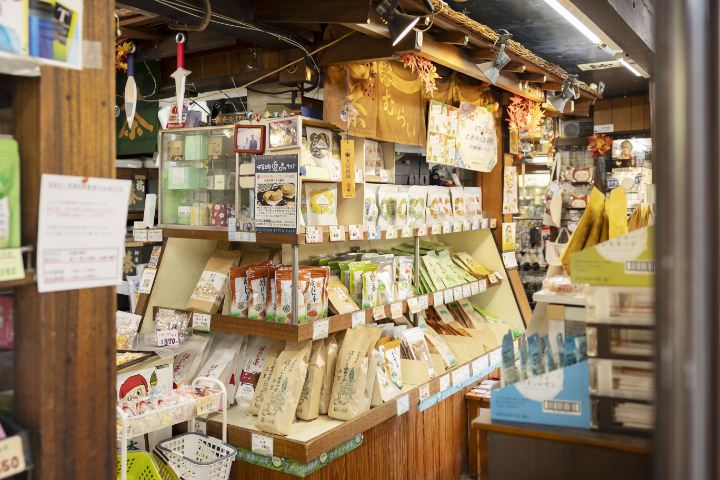むらい萬香園の内観 店で販売されている伊賀茶
